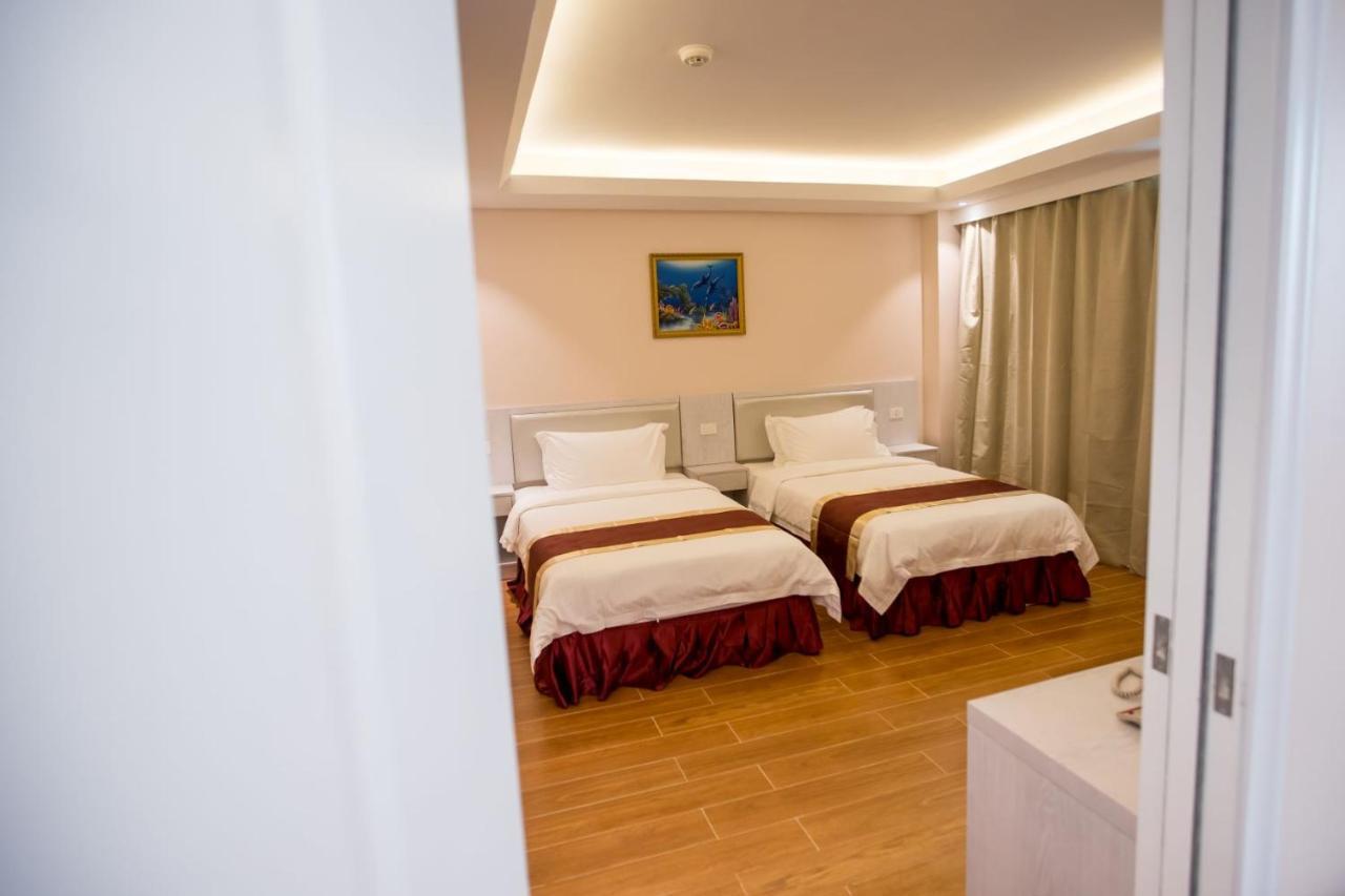 Hotel Americano Гарапан Екстериор снимка