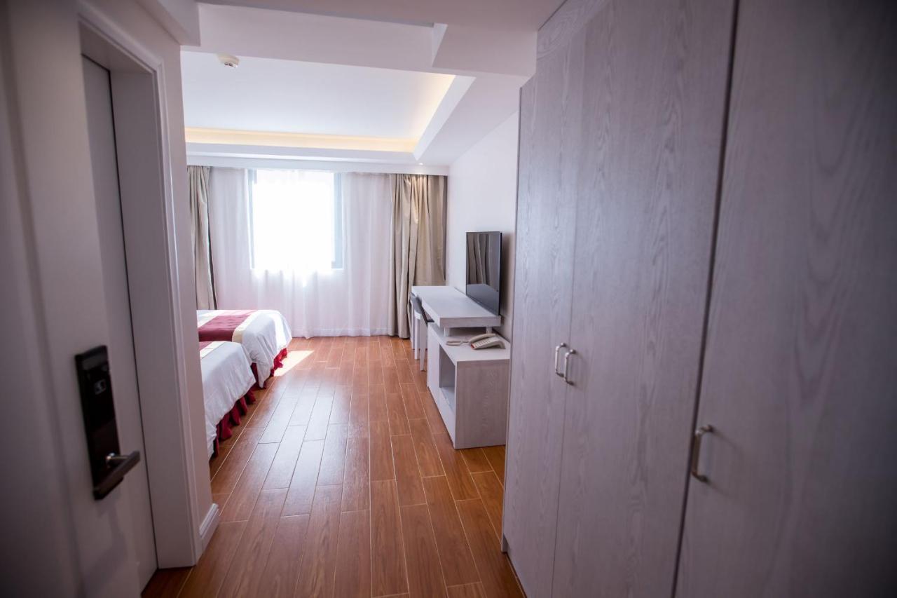 Hotel Americano Гарапан Екстериор снимка